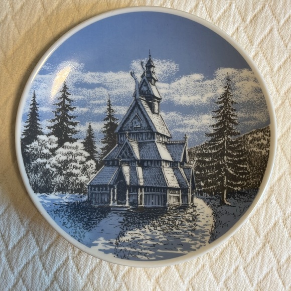 Set of 4 Porsgrund Norway plates, blue & white, scenes of Norway, fjord reindeer - Picture 10 of 11